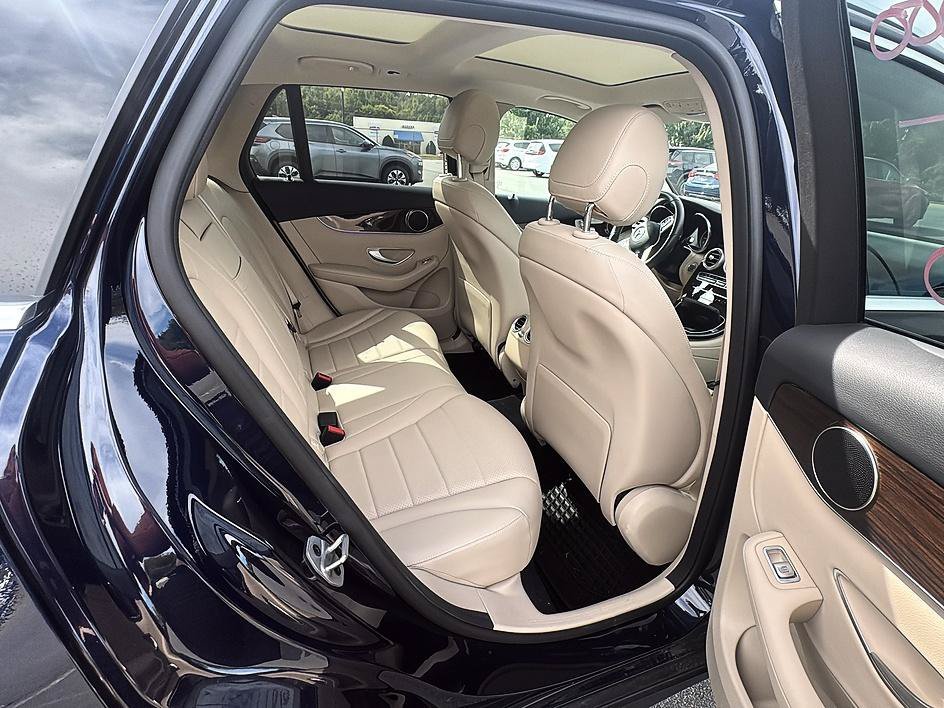 Used 2022 Lunar Blue Metallic Mercedes-Benz GLC 300 image 22