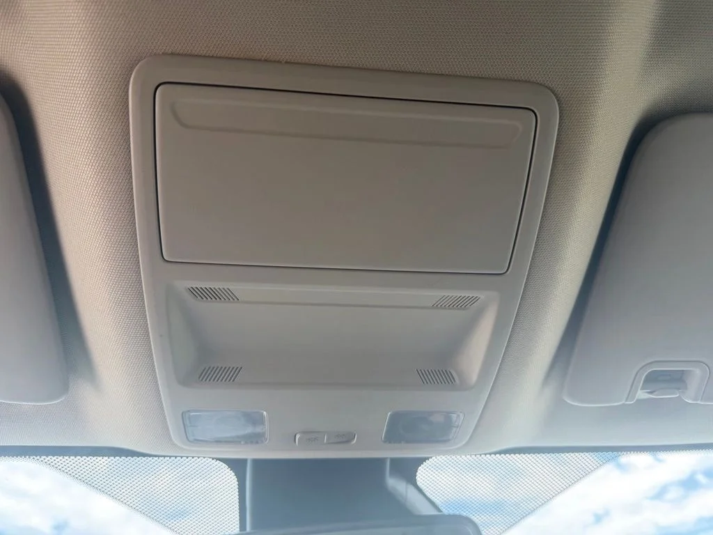 Used 2022 White Ford XLT image 26