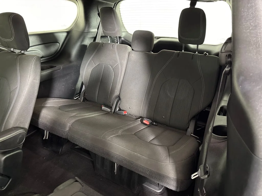 Used 2018 Silver Chrysler Touring Plus image 21