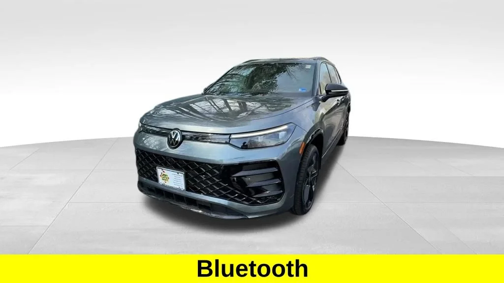New 2026 Platinum Gray Metallic Volkswagen SE R-Line Black image 2
