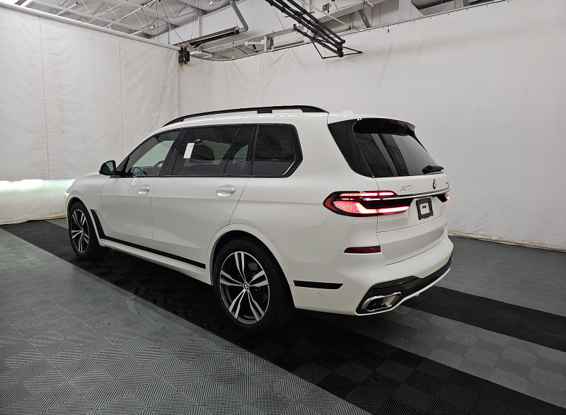 Used 2024 White BMW xDrive40i image 7
