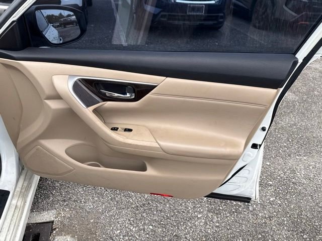 Used 2015 White Nissan 2.5 SL image 16