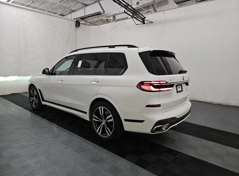 Used 2024 White BMW xDrive40i image 7
