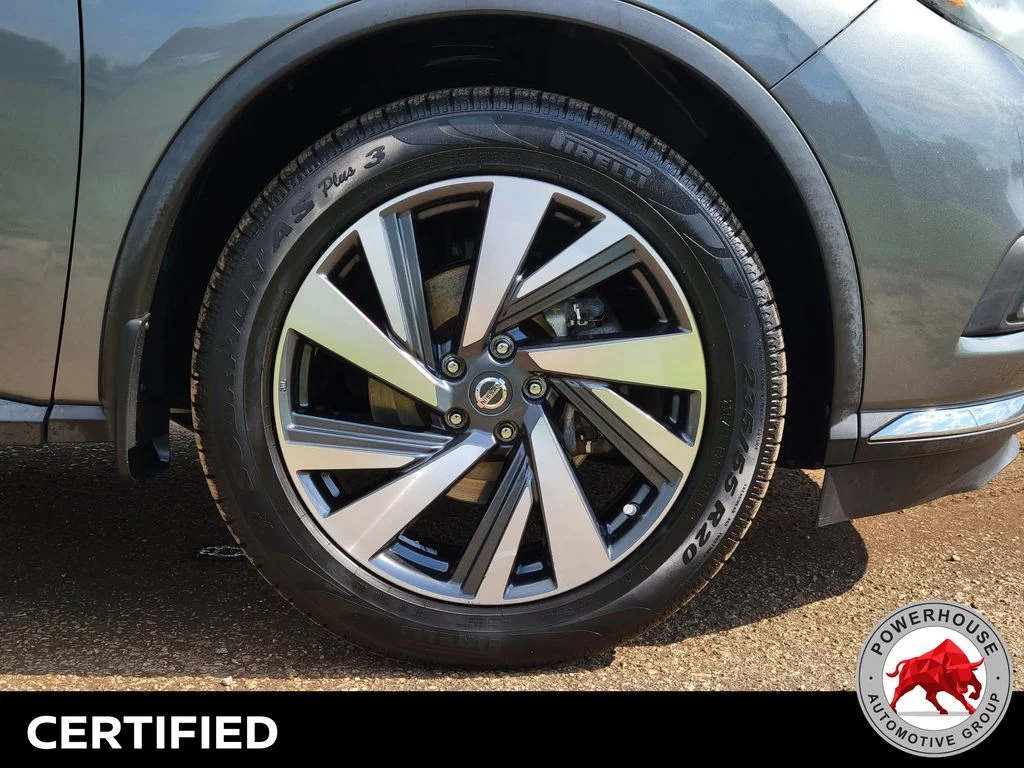 Used 2018 Gray Nissan Platinum image 12