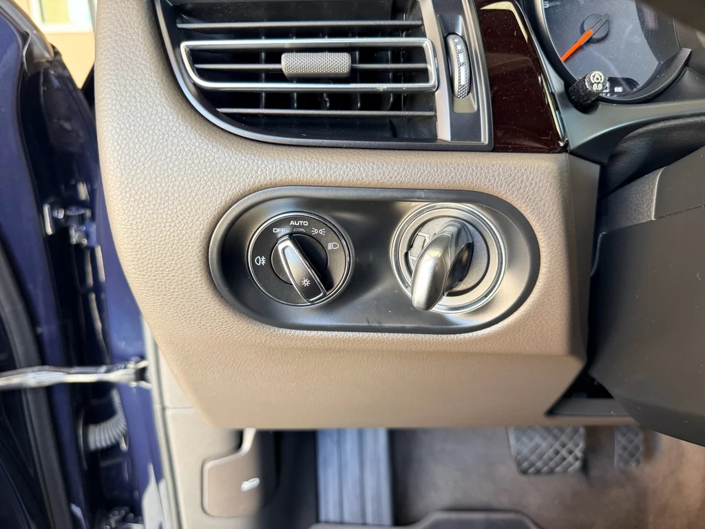 Used 2019 Night Blue Metallic Porsche Base image 17