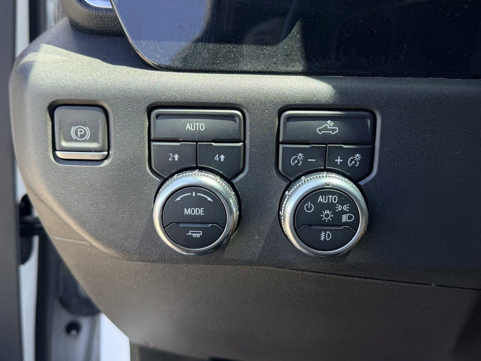 Used 2022 Summit White GMC Elevation image 19