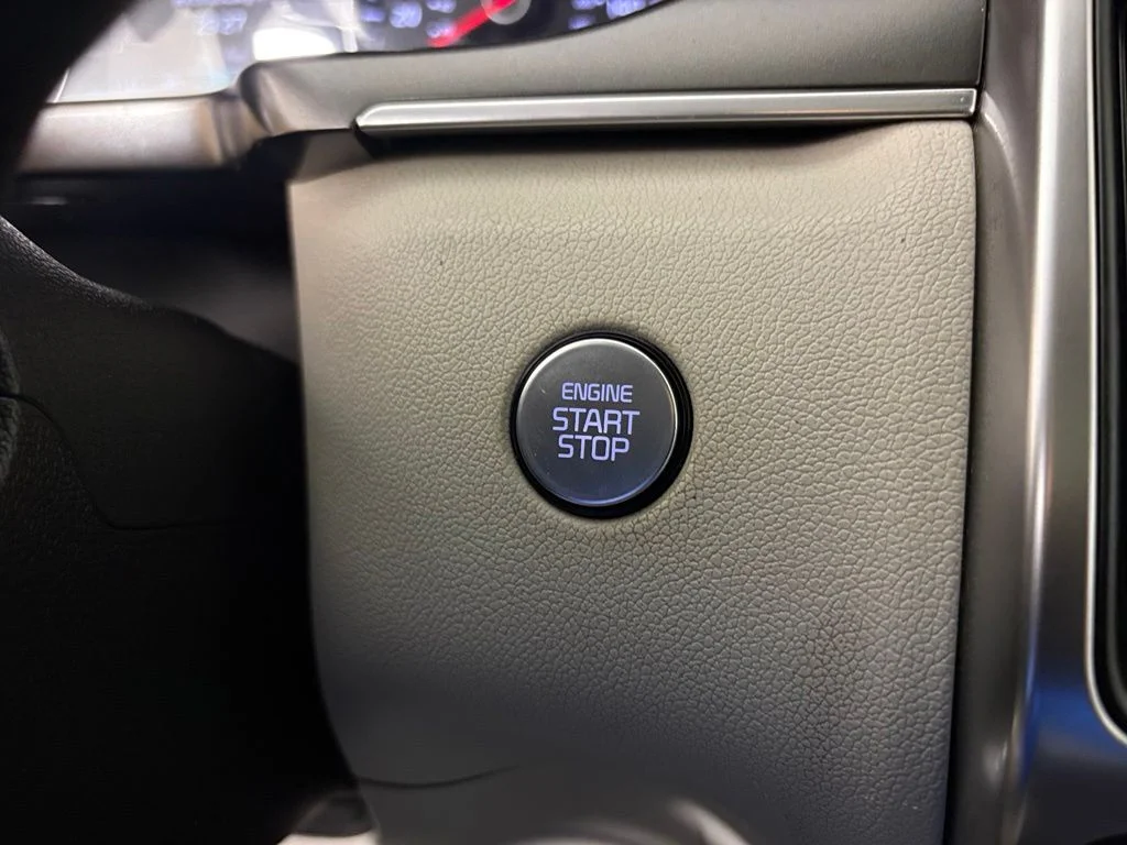 Used 2022 White Kia S image 24