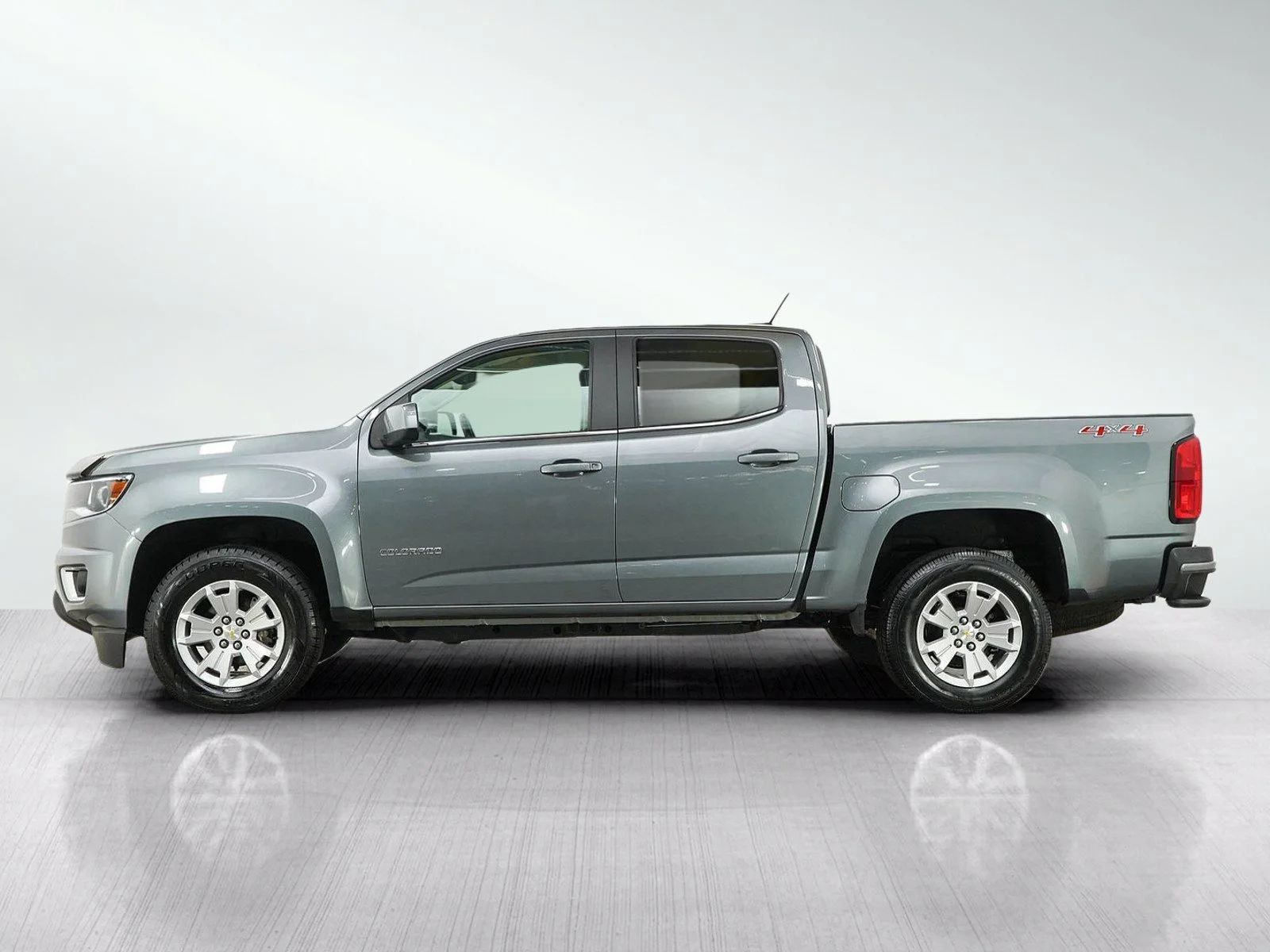 Used 2020 Chevrolet Colorado LT with VIN 1GCGTCEN4L1114061 for sale in Burnsville, Minnesota