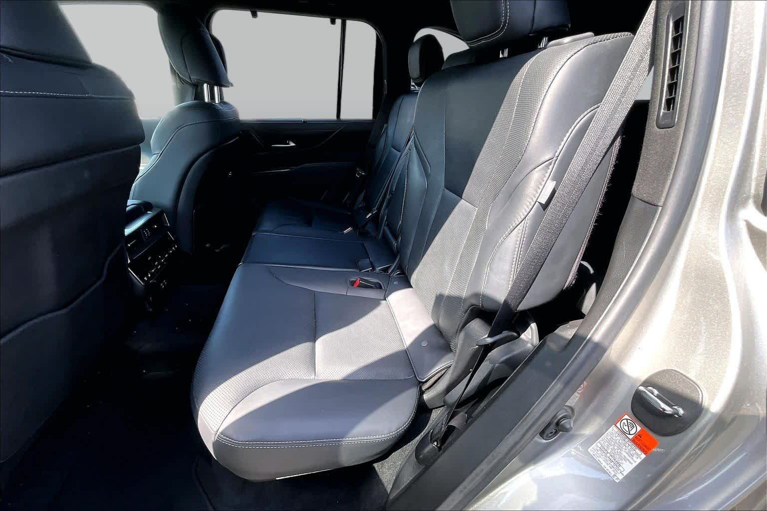 Used 2022 Atomic Silver Lexus Luxury image 18