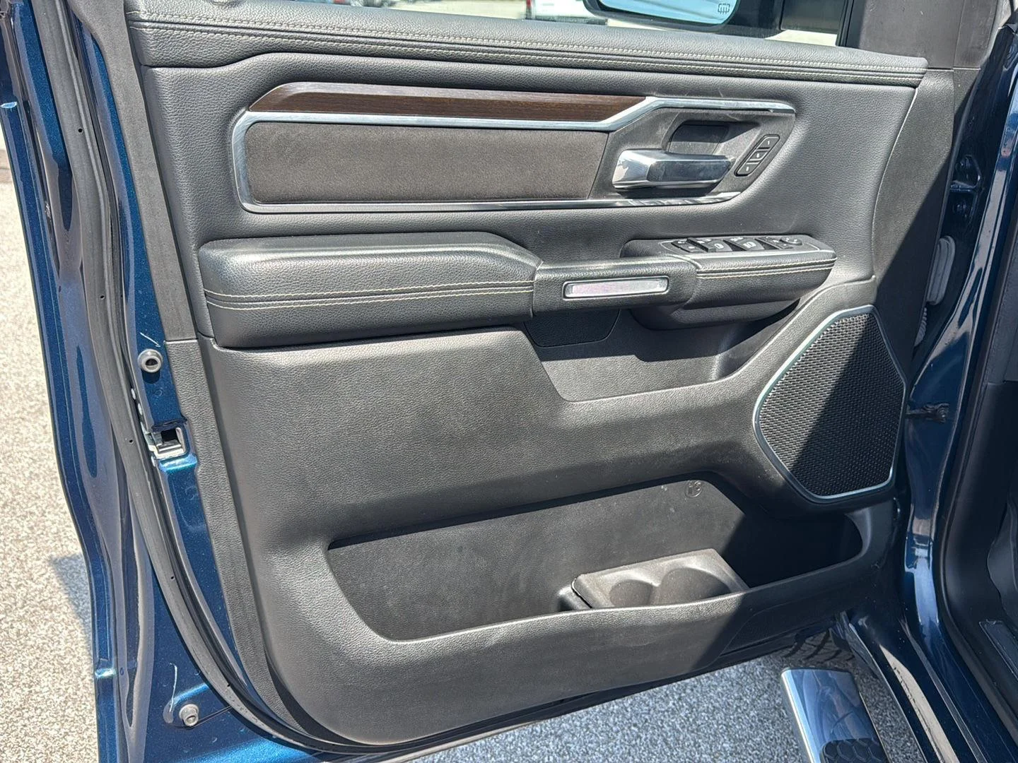 Used 2022 Patriot Blue Pearlcoat Ram Laramie image 19
