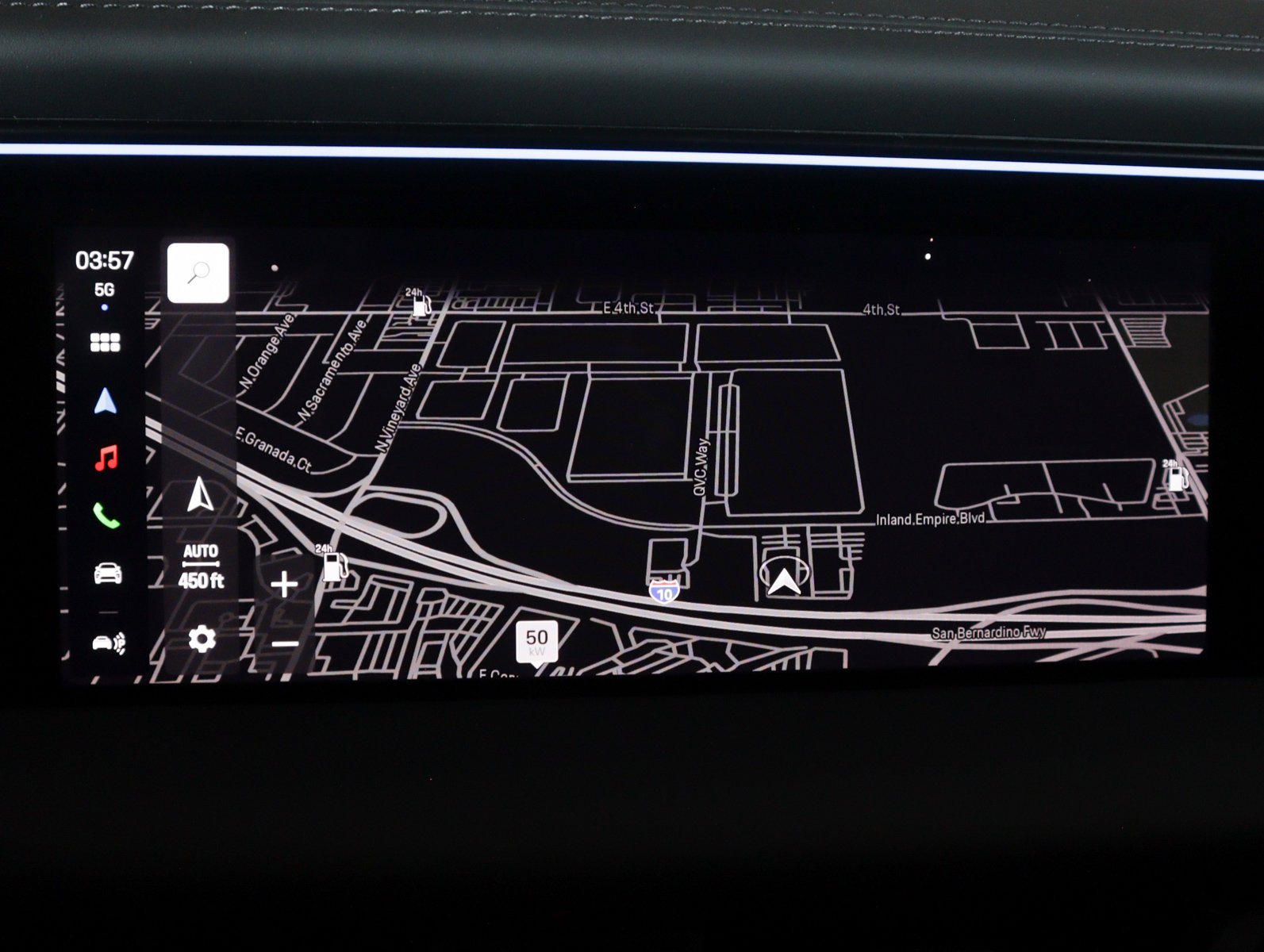 2025 Porsche Macan Turbo Electric - Photo 23