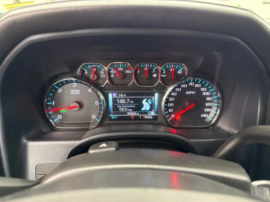 Used 2019 White GMC SLE image 29