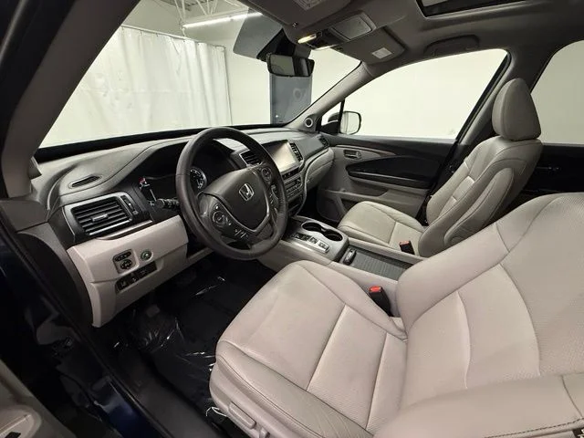 Used 2023  Honda RTL image 12
