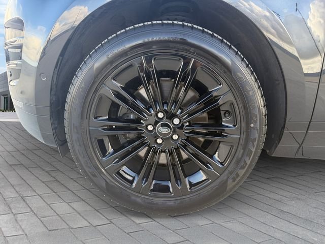 Used 2026 Black Land Rover Dynamic image 9