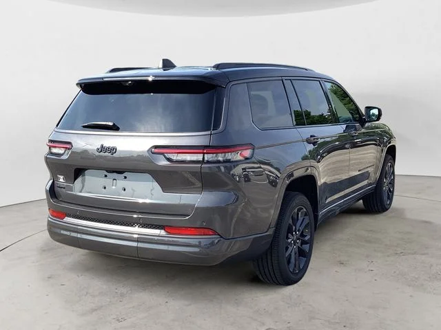New 2026 Gray Metallic Jeep LIMITED RESERVE 4X4 image 6