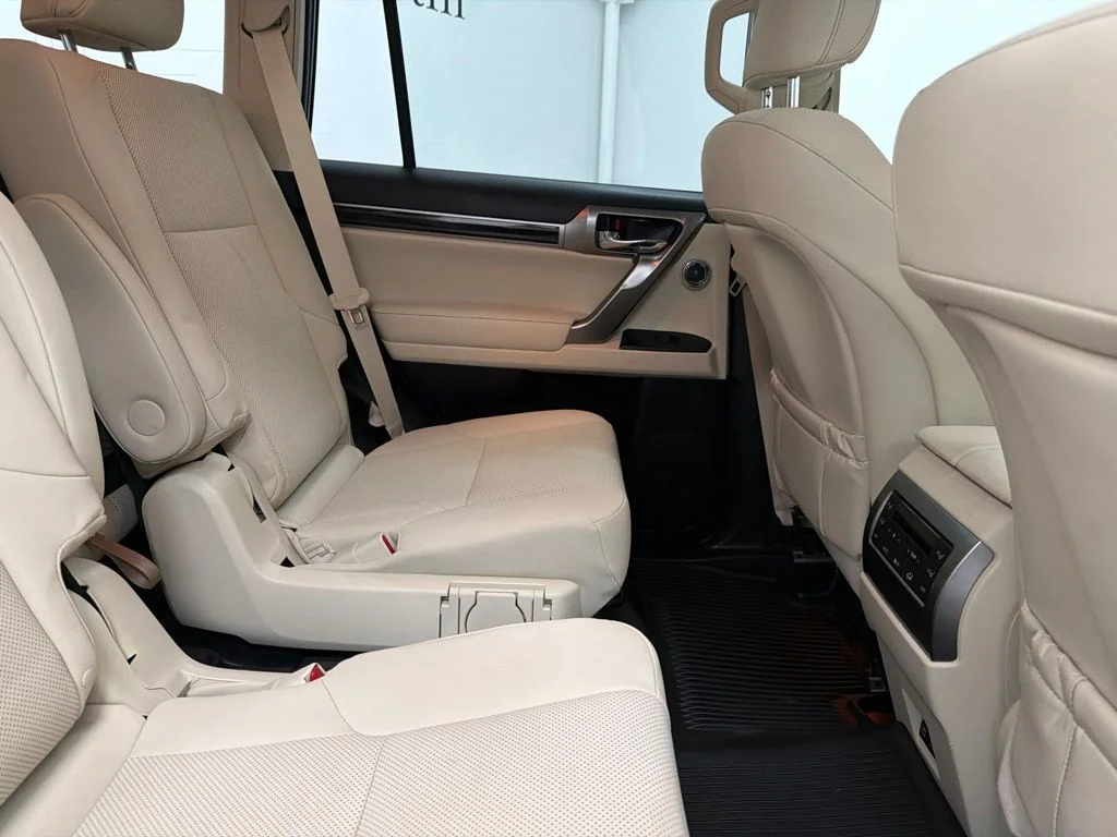 Used 2023 White Lexus 460 image 27
