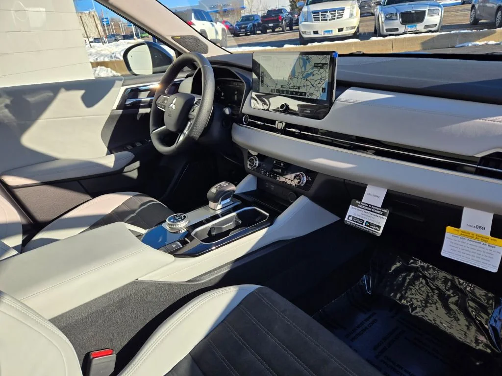 2026 Mitsubishi Outlander SE - Photo 5