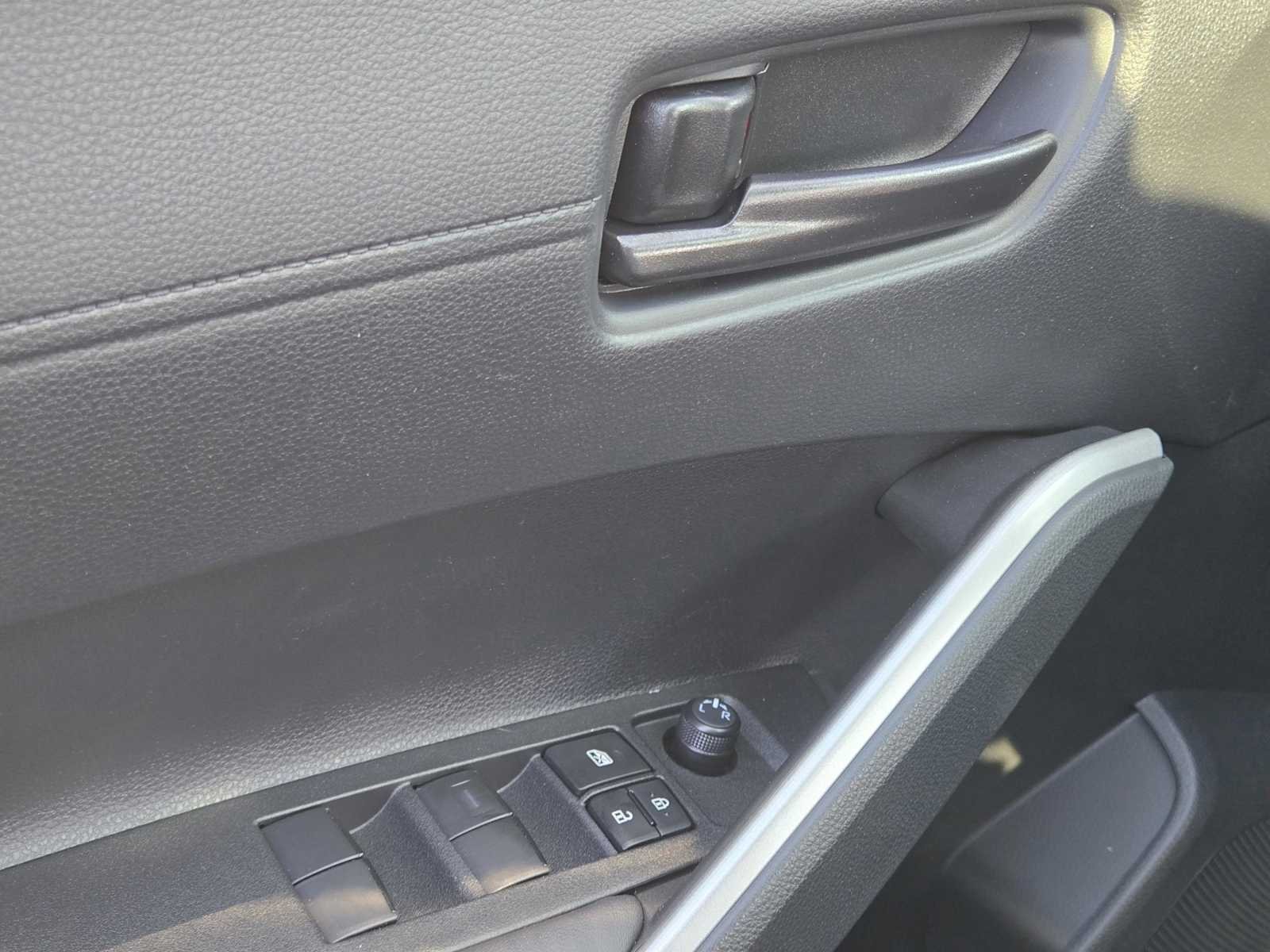 2026 Toyota Corolla Cross LE - Photo 19