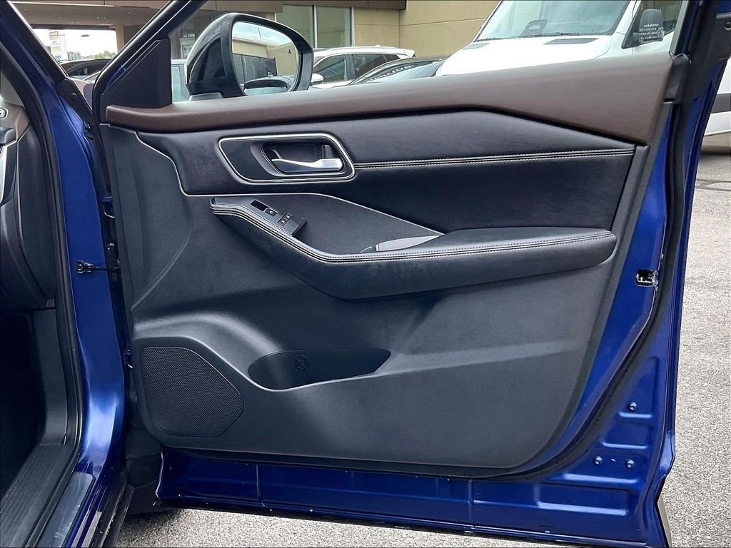 Used 2021 Blue Nissan Platinum image 12