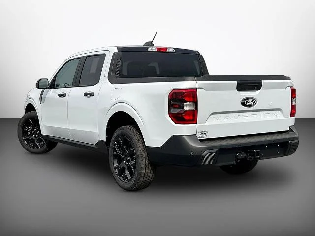 New 2025 Space White Metallic Ford XLT image 17