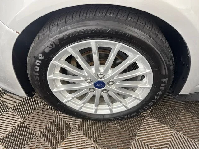 Used 2015 Silver Ford SE image 28