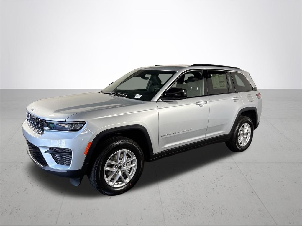 New 2026 Silver Zynith Exterior Paint Jeep Laredo image 2