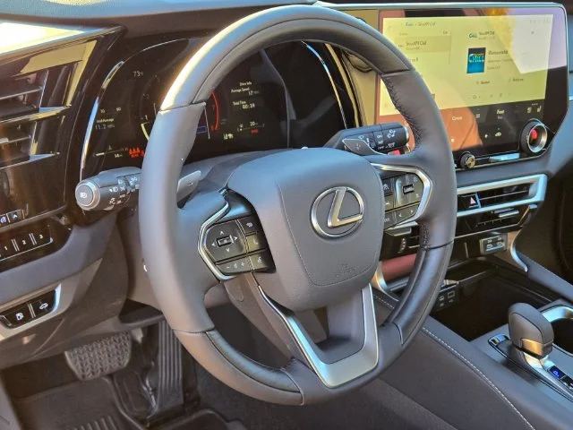 New 2026 Eminent White Pearl Lexus PREMIUM PLUS image 10