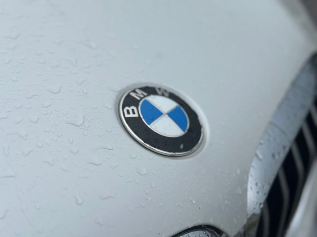 Used 2019 Mineral White Metallic BMW xDrive40i image 10