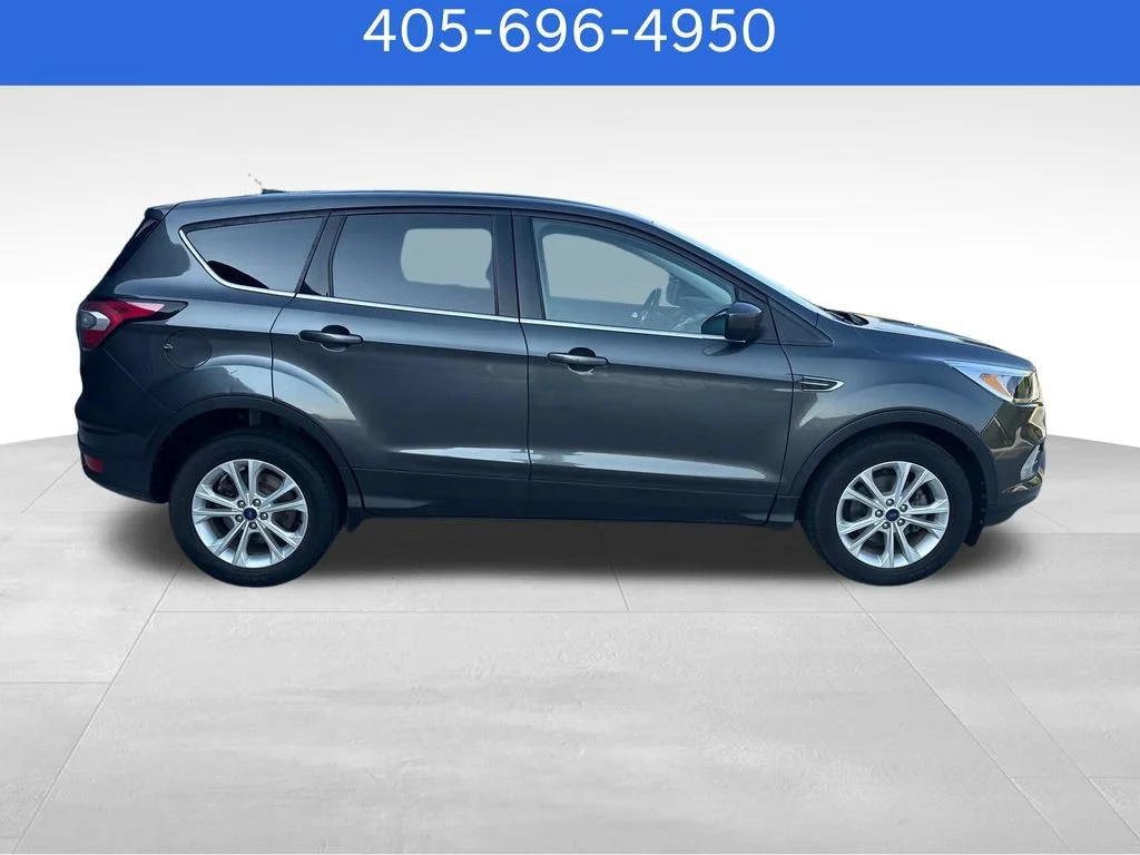 Pre-Owned 2017 Ford Escape SE