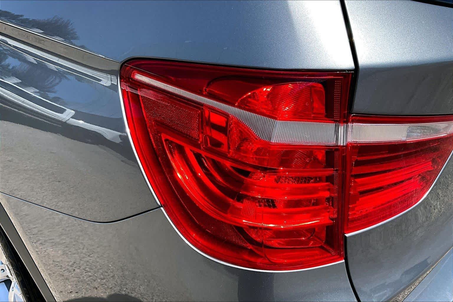 Used 2017 Space Gray Metallic BMW sDrive28i image 26