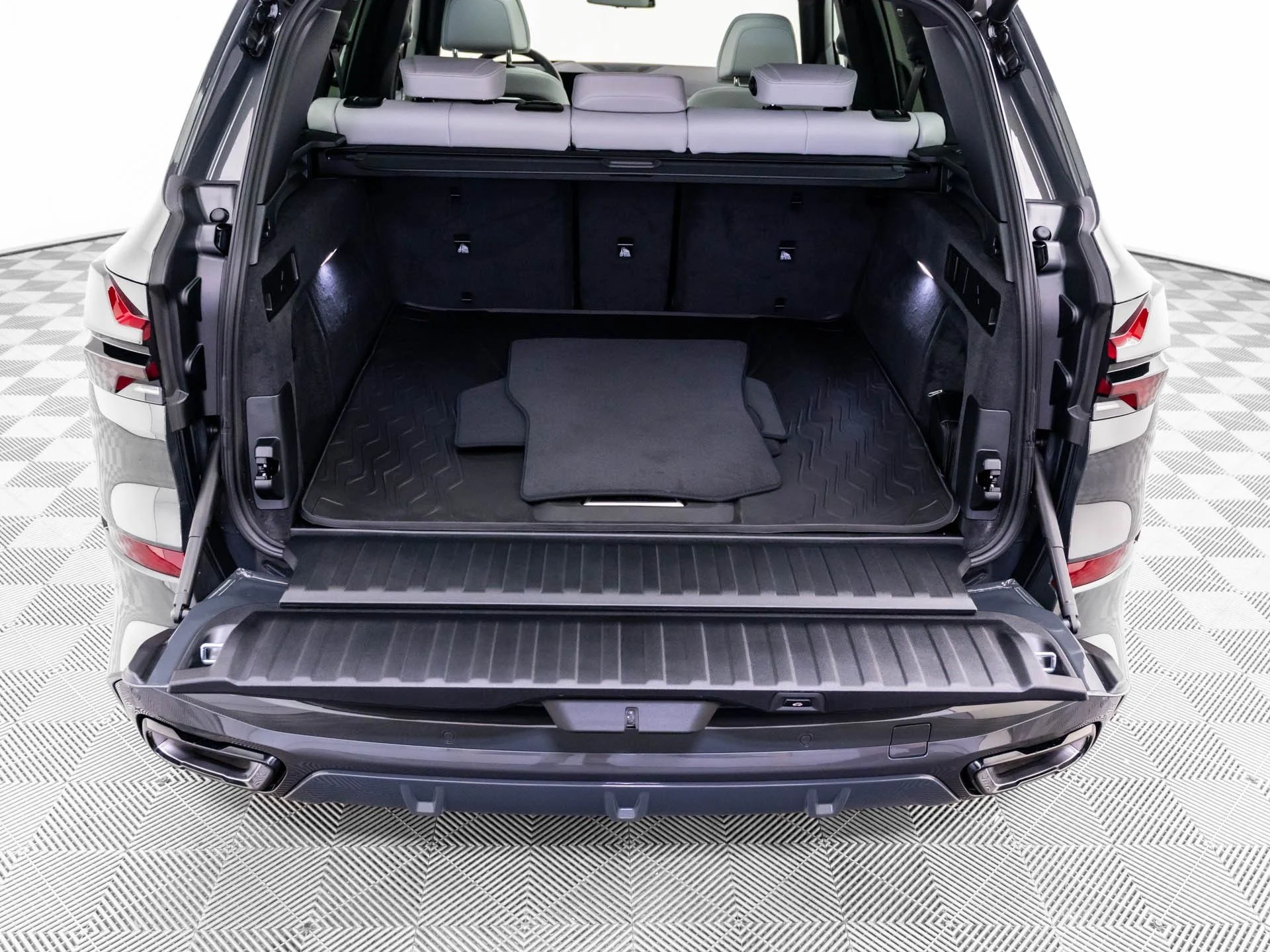 New 2026 Gray BMW xDrive40i image 31