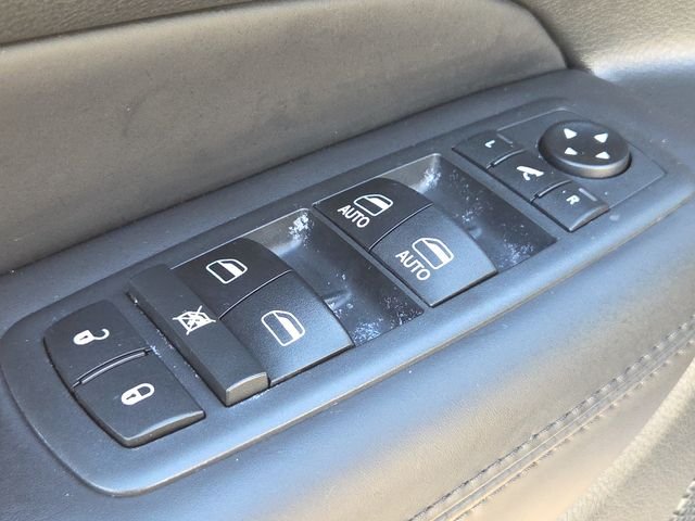 Used 2019 Silver Jeep Overland image 18