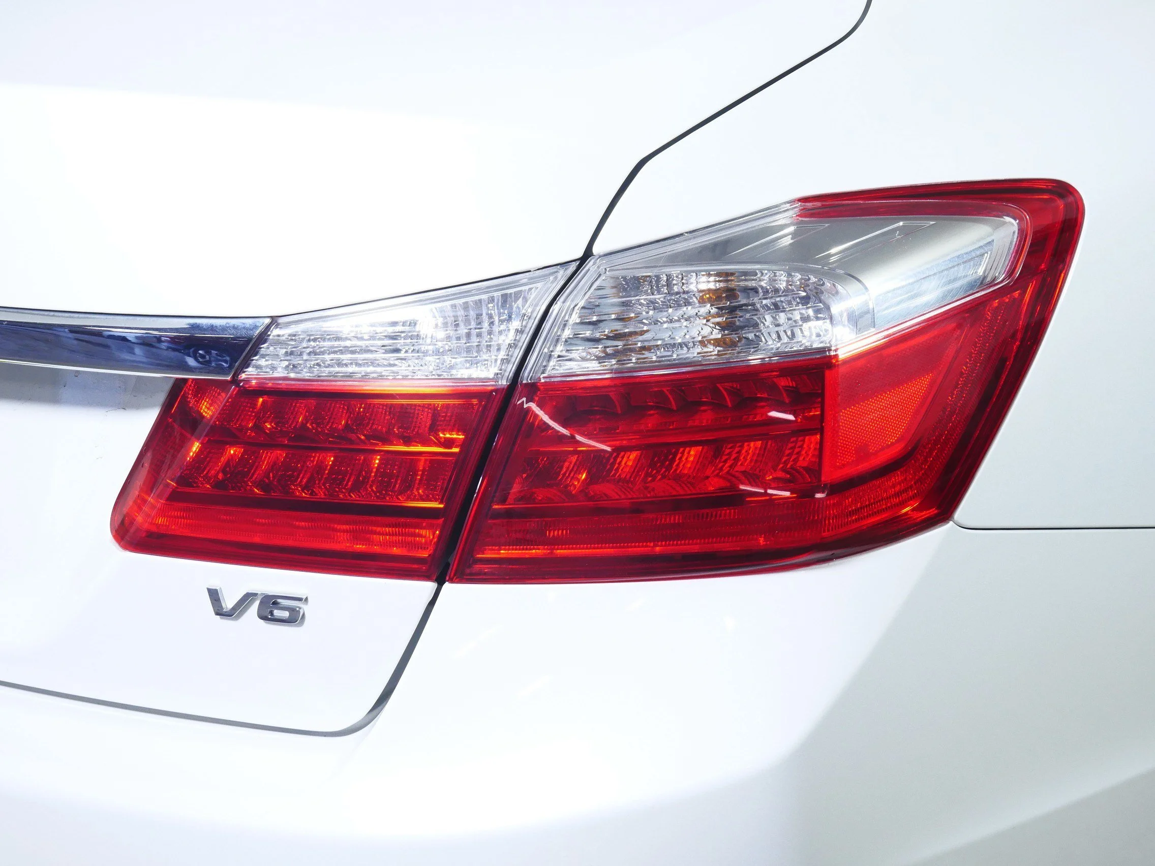 Used 2014 White Orchid Pearl Honda EX-L image 17