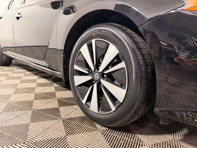 Used 2019 Nissan Altima SL with VIN 1N4BL4EW3KN303435 for sale in Shakopee, Minnesota