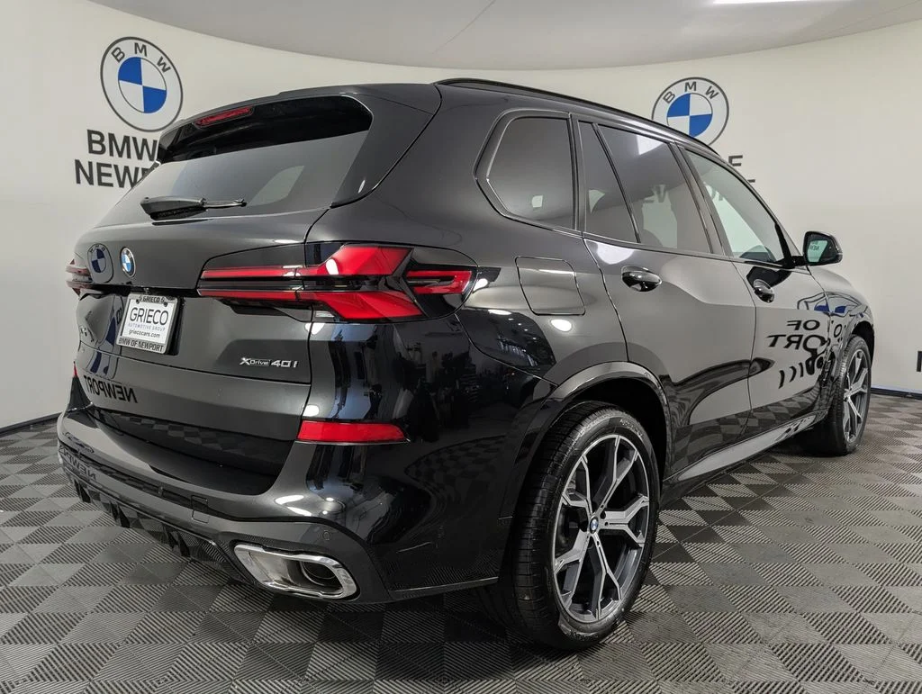 New 2026 Black Sapphire Metallic BMW xDrive40i image 6