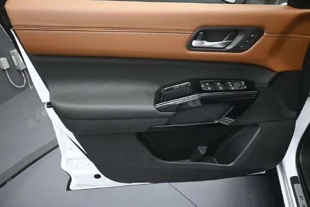 New 2026 White Nissan Platinum image 9
