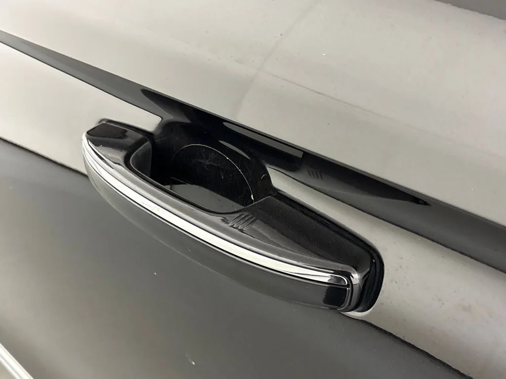 Used 2023 Black Lincoln Reserve image 12