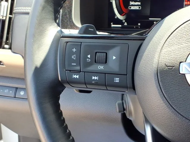 Used 2023 White Nissan Platinum image 10