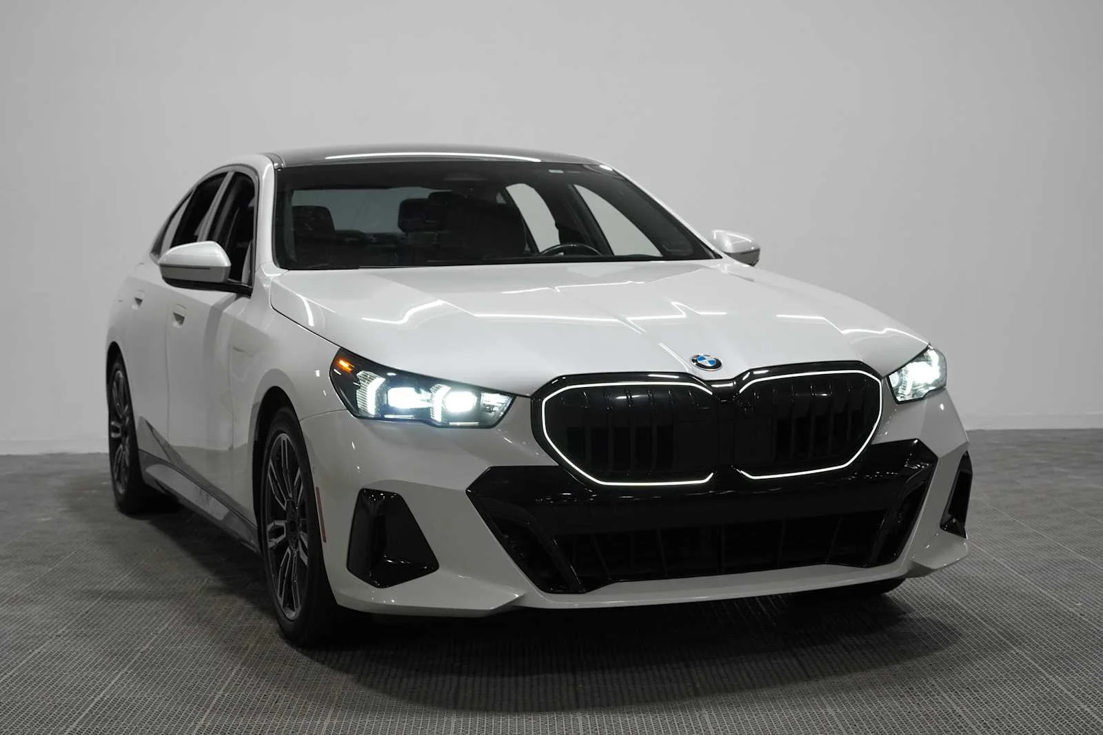 Certified Used 2024 Mineral White Metallic BMW 530i image 3