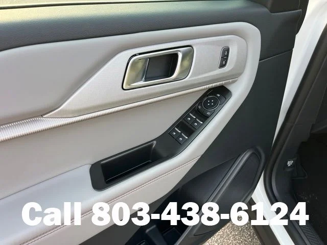 New 2026 Star White Metallic Tri-Coat Ford Active image 8
