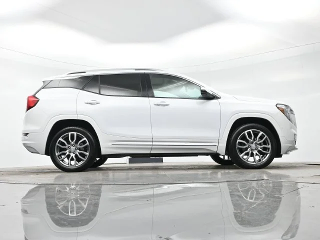 Used 2023 SUMMIT WHITE GMC Denali image 35