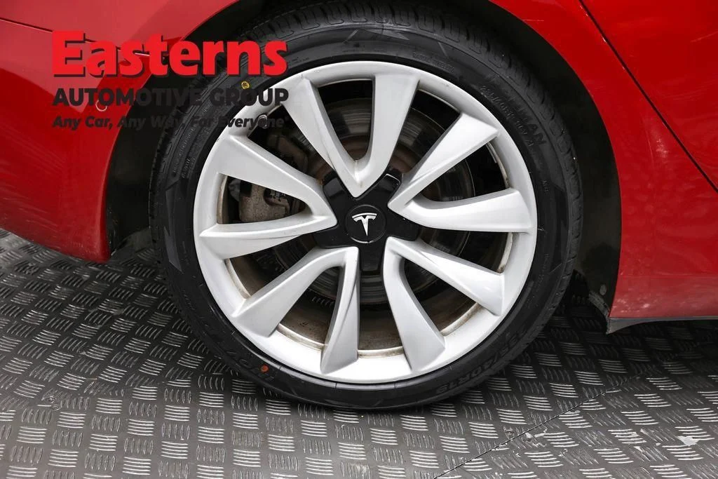 Used 2018 Red Tesla Long Range image 25