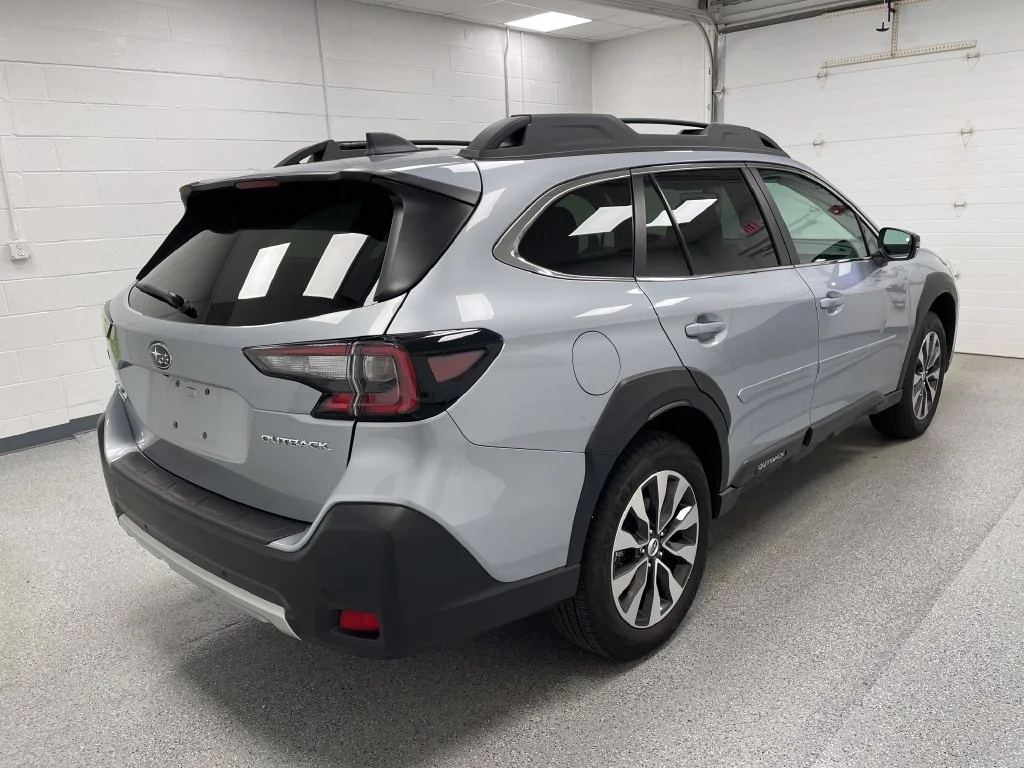 Used 2025 Ice Silver Metallic Subaru Limited image 10
