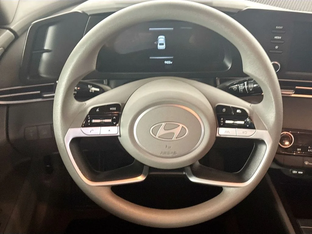 Used 2025 White Hyundai Blue image 13