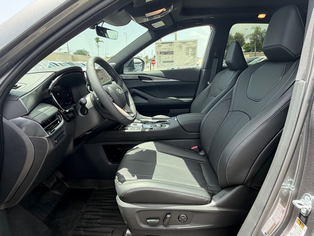 New 2027 GRAPHITE SHADOW INFINITI Luxe AWD image 12