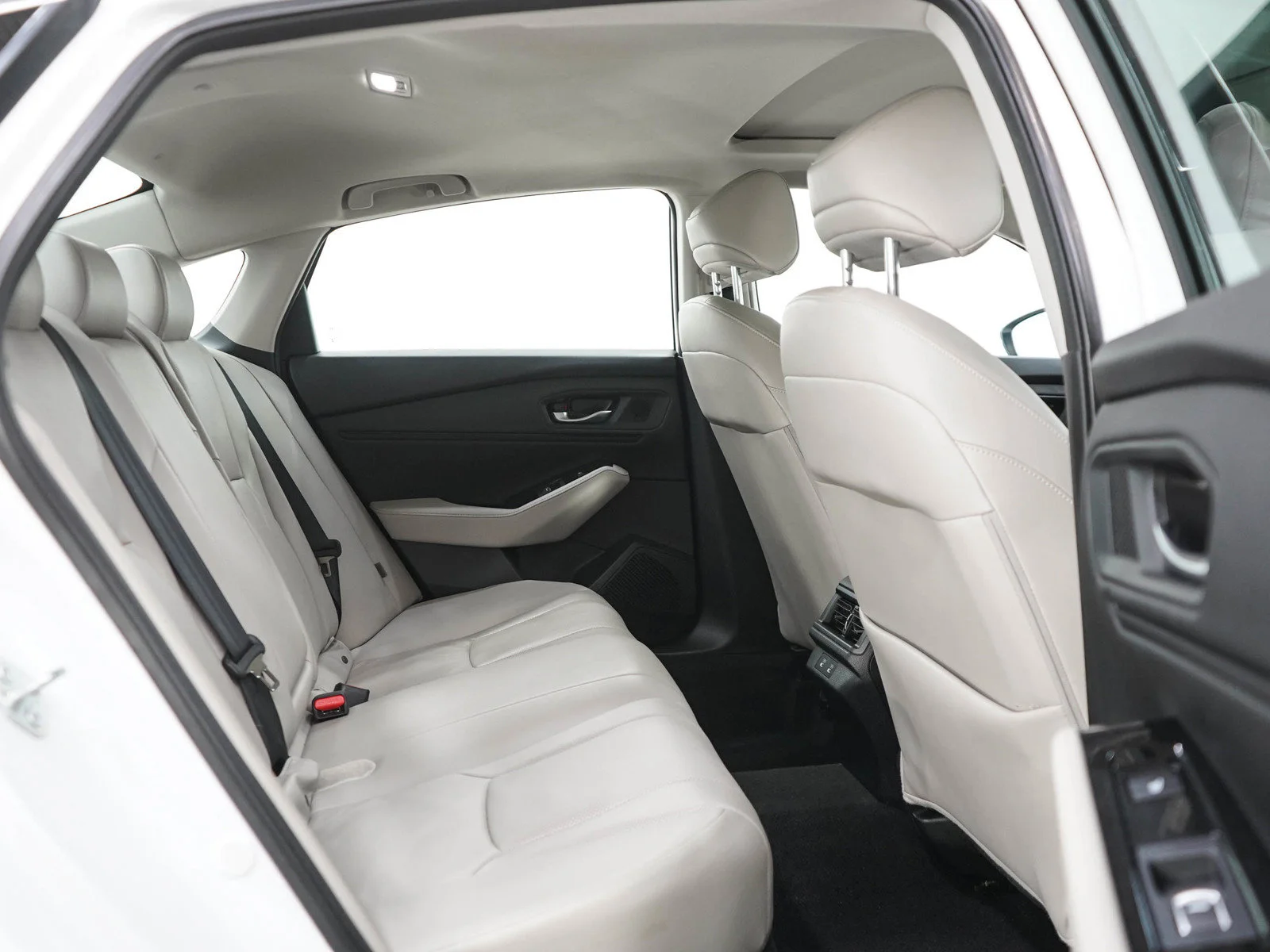 Used 2023 White Honda Touring image 12