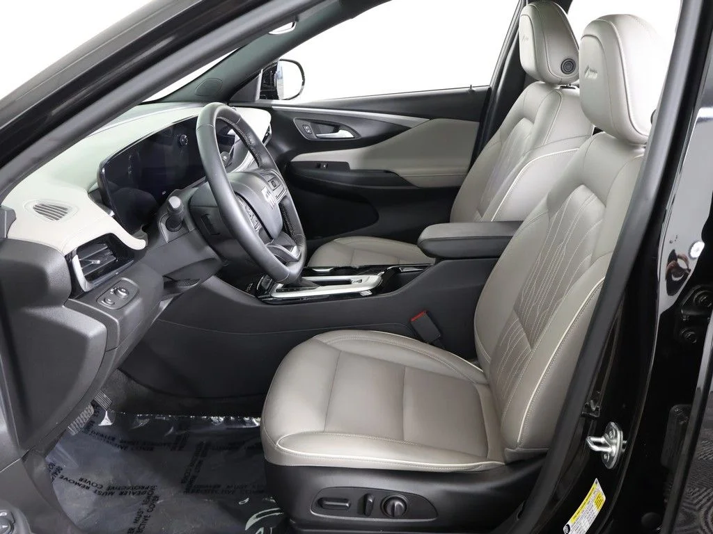 Used 2024 Black Buick Avenir image 29