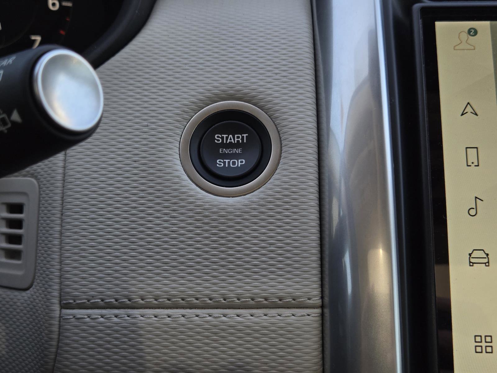 Used 2025 Fuji White Land Rover Dynamic SE image 20