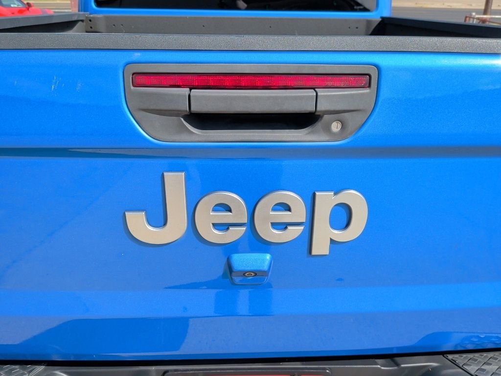 Used 2022 Blue Jeep Overland image 45