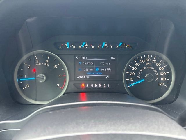 Used 2017 Champagne Ford XLT image 23